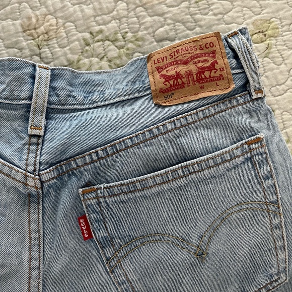 DONATED - Levi’s 501 Shorts - Picture 3 of 4